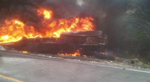 A pesar de llegar miembros del cuerpo de bomberos del municipio de Duverge, resulto infructuosa la acción ya que este se quemó por completo
