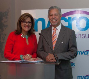 Miguelina Veras e Israel Vargas, ejecutivos de negocios de Macros Consulting.