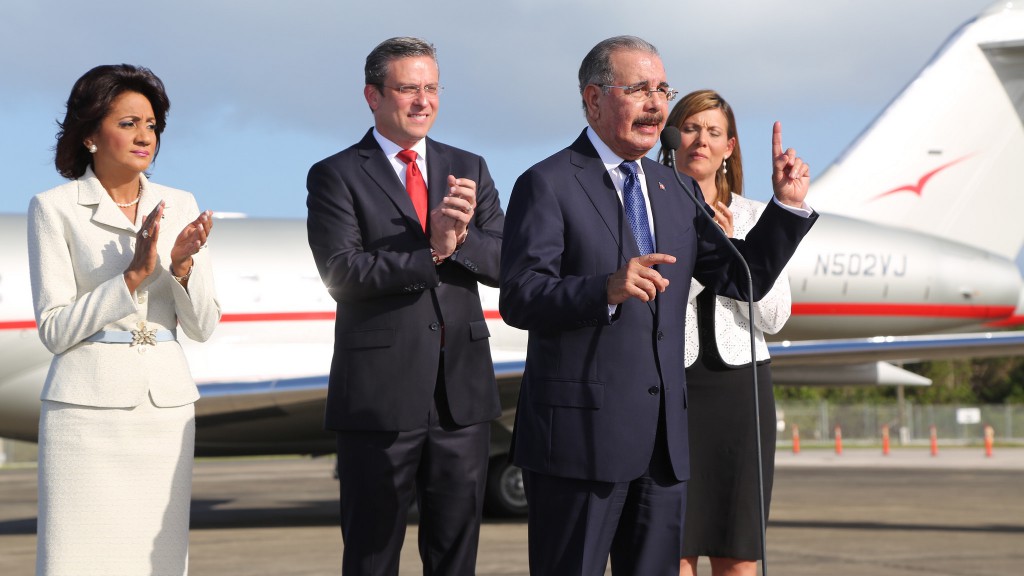 El presidente Danilo Medina junto a su esposa Cándida Montilla de Medina es recibidos en Puerto Rico.