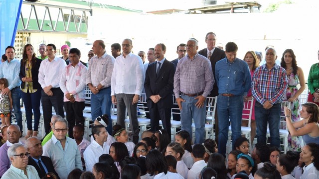 El ministro de Cultura, José Antonio Rodríguez, junto a los demás organizadores del Festival Cultural Hermanas Mirabal.