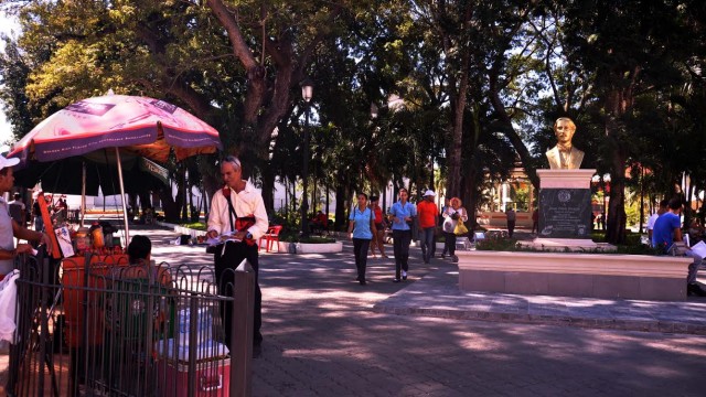 Varios puestos de venta de alimentos ya han sido instalados en el Parque Duarte de Santiago.