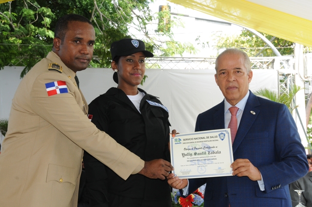 Recibe la primer Teniente de la Fuerza Aérea Dominicana, Yuly Santil