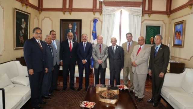 El presidente Danilo Medina en una de las reuniones con los directores de diarios impresos.