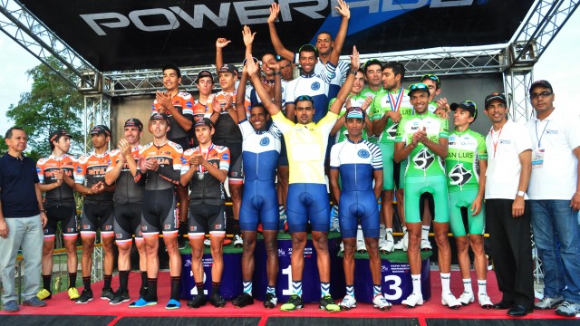 Miembros de los equipos que en la vuelta Ciclística.
