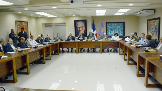 Comité político reunido este lunes.