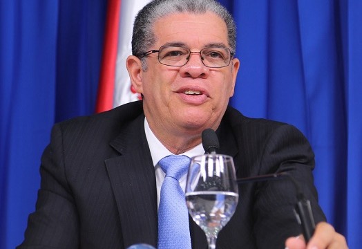 el ministro de Educación, Carlos Amarante Baret