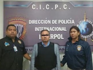  José Luis Santoro Castellanos custodiado por agentes policiales.