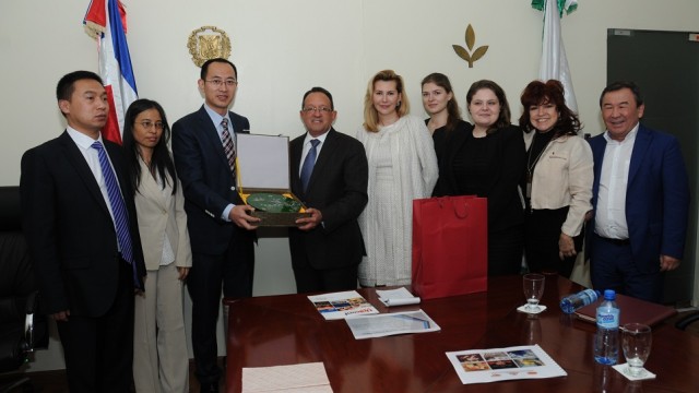 Delegación de  Rusia y China visitan al ministro de Agricultura