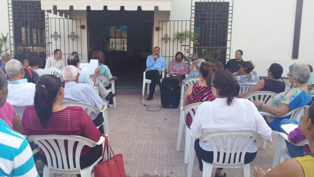 Los residentes en Mirador Sur analizan los efectos que podría provocar el albergue para perros y gatos.