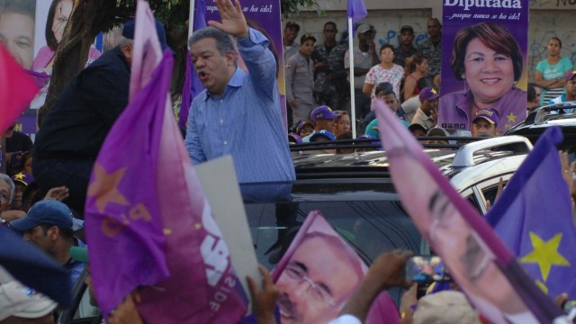 El presidente del PLD, Leonel Fernández busca apoyo para los candidatos de ese partidos a los venideros comicios.