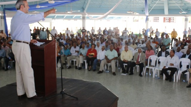 El candidato presidencial del PRM reunido con los candidatos a alcaldes de esa organización política.