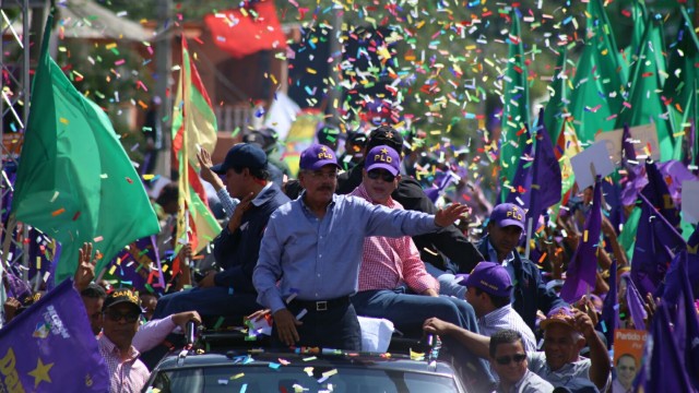 Danilo Medina en su recorrido por el Cibao promoviendo su reelección.