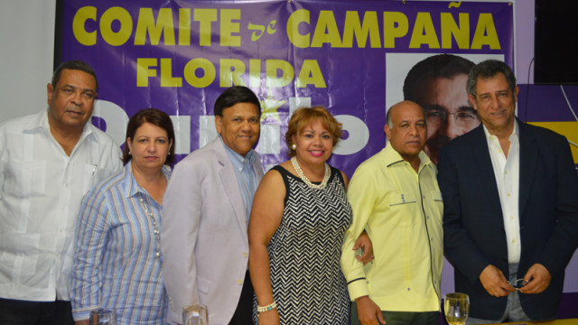 Dirigentes del PLD en Miami participantres en la conferencia dictada por Felucho Jiménez.