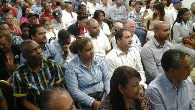 Parte de los dirigentes del PRM y el PRSC que asistieron al encuentro. Foto Alex Reynoso.