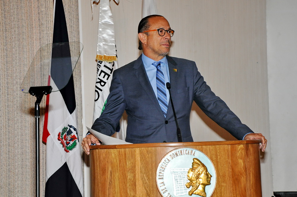 El ministro de Cultura, José Antonio Rodríguez presenta los resultados del estudio.