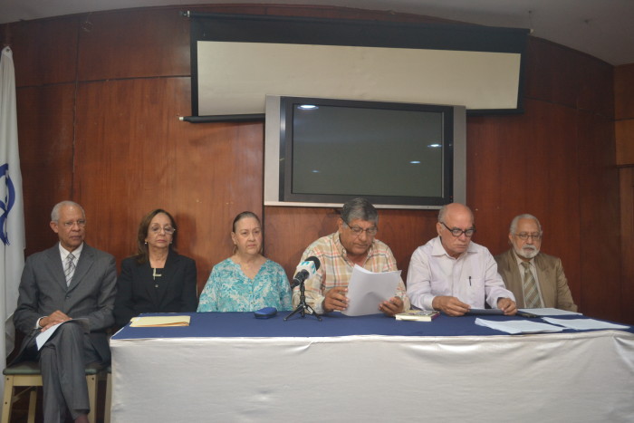 Los representantes del grupo ofrecieron una rueda de prensa en la que sirvió de vocero el sociólogo Melvin Mañón.