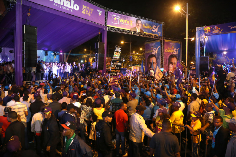Una multitu de seguidores del presidente Danilo Medina, el PLD y aliados se dio cita en el malacòn.