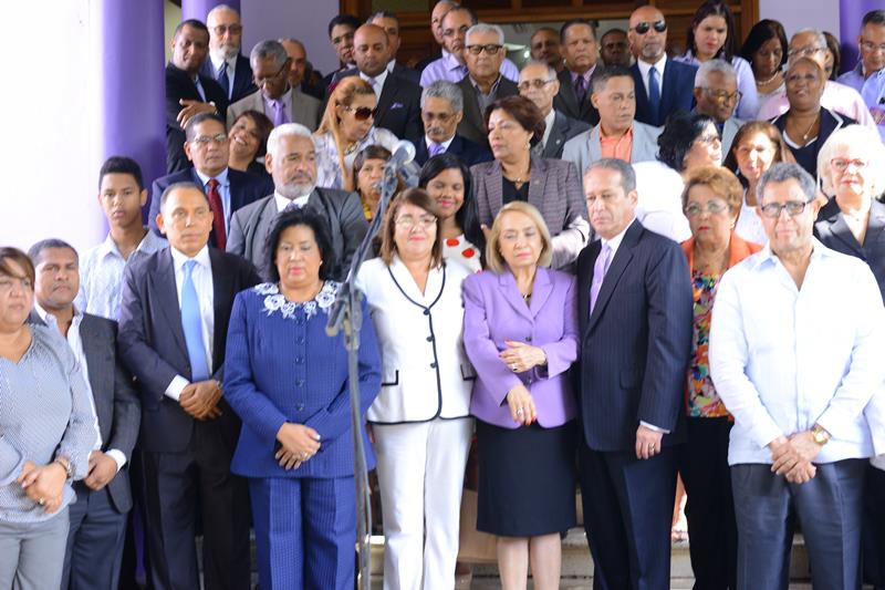 Dirigentes del PLD comenzaron a celebrar este jueves el 107 natalicio del profesor Juan Bosch.