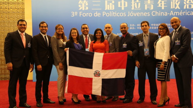 La delegación de jóvenes que  participó en el programa “Puente al Futuro” regresó a la República Dominicana luego de culminar un exitoso intercambio con autoridades en la República Popular China.
