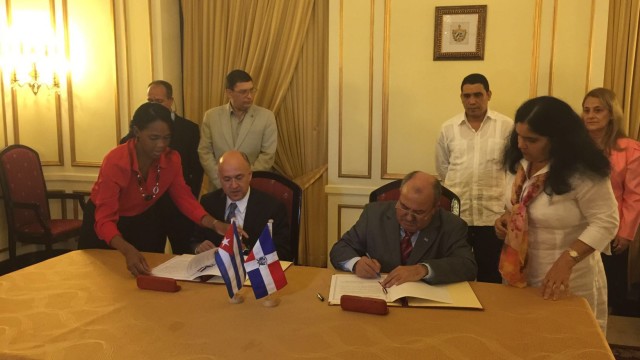 El acuerdo fue firmado por el procurador general de la República Dominicana, Francisco Domínguez Brito, y el fiscal general de la nación cubana Darío Delgado Cura.