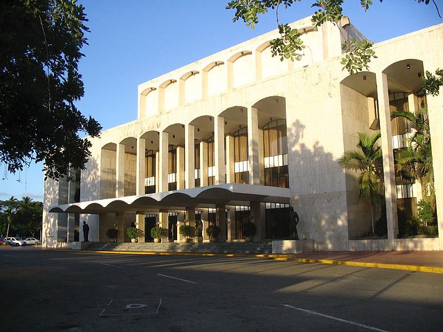 Teatro Nacional Eduardo Brito donde se realizará el acto inaugural de la asamblea de la OEA.