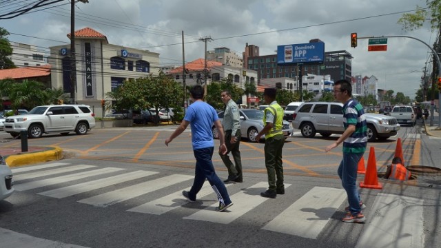 En esta fase de la campaña nuestros agentes de manera verbal orientarán a los conductores y peatones y a la vez le entregarán volantes informativos.