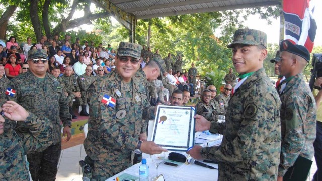 El Comandante General del Ejército, Mayor General José E. Matos de la Cruz, encabezo el acto de graduación de los soldados del Batallón Militar