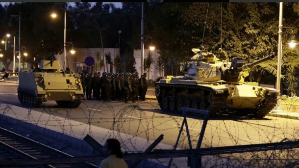 Militares intentaron dar un golpe de Estado en Turquía.