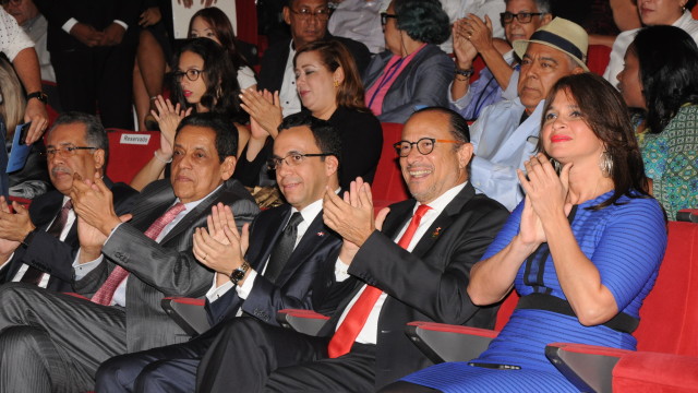 Funcionarios del Gobierno asistieron al acto inaugural de la Primera Feria de proyectos Culturales.