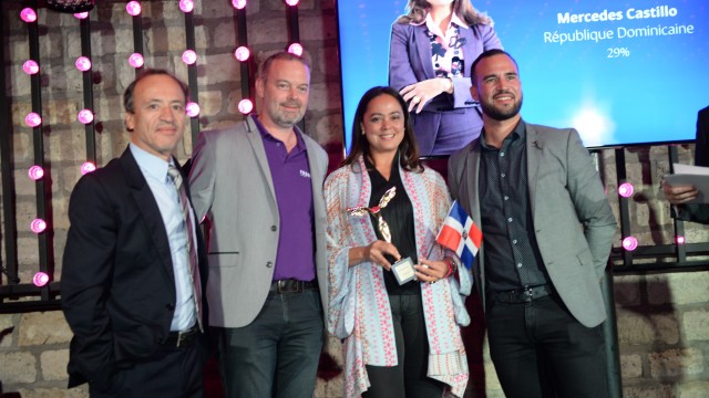 Representantes de cadenas hoteleras celebran junto a Mercedes Castillo premio otorgado a RD