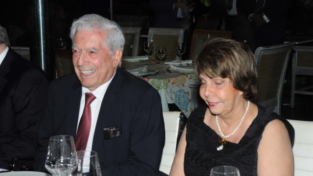 Mario Vargas Llosa y Natacha Sánchez.