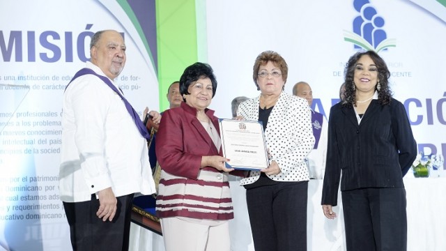 En el marco de esta ceremonia, el Instituto le otorgó un Doctorado Honoris Causa en Educación a Ligia Amada Melo de Cardona, Exministra de Educación Superior Ciencia y Tecnología