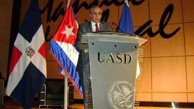 Embajador cubano en República Dominicana, Carlos de la Nuez