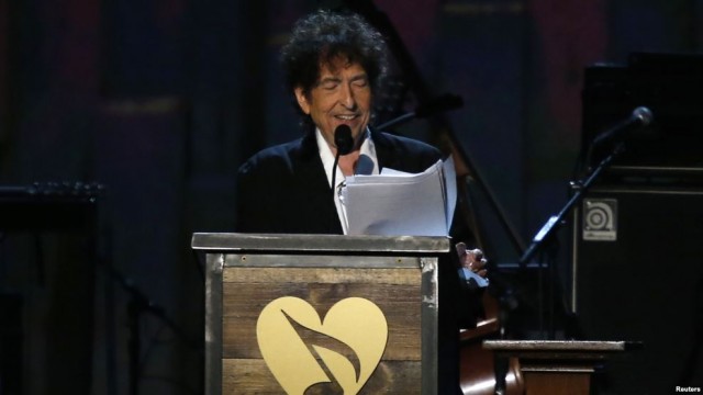 Bob Dylan ganador del Premio Nobel de Literatura.