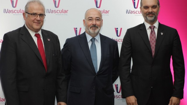 José Maldonado, Dir. Para el Caribe iVascular; Luis Duocastella, CEO iVascular y Mark Pruefert.