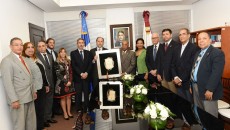 El presidente del TC, magistrado Ray Guevara, entregó una placa al embajador Lacadena Higuera como agradecimiento  a la AECID por su apoyo. Estuvo acompañado de los jueces y directores de áreas del tribunal