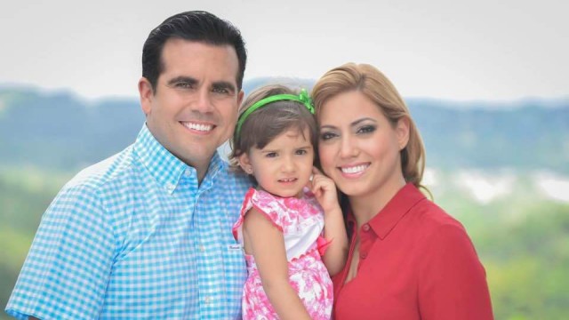 Ricardo Roselló junto a su esposa e hija.