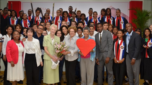 la-comunidad-educativa-lux-mundi-y-el-politecnico-inmaculada-concepcion-de-consuelo-hicieron-una-presentacion-conjunta