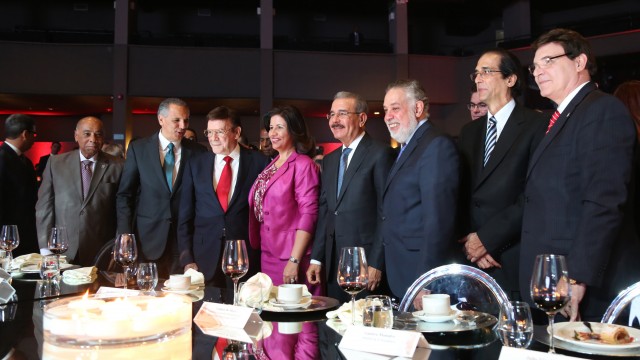 El presidente Medina y la vicepresidenta Margarita Cedeño comparten con los directivos de la AIRD.