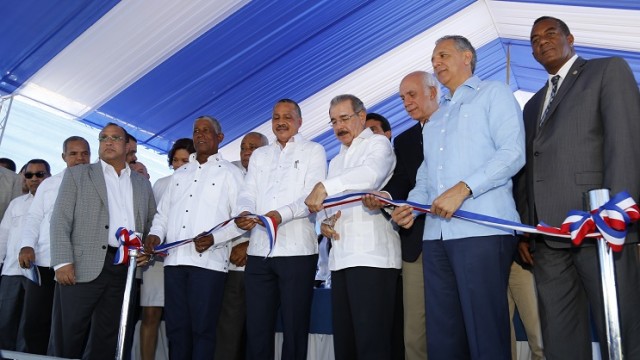 El presidente Medina entrega rehabilitada la presa de Sabana Yegua
