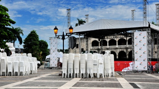 2-Espacio e instalación de la Gran Tarima ubicada en la Plaza España.