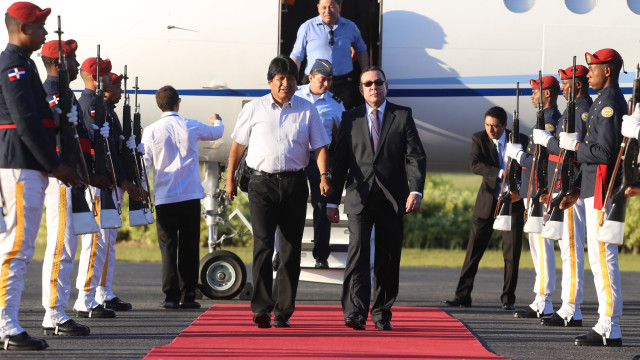 Evo Morales, presidente de Bolivia, arriba al aeropuerto Punta Cana, República Dominicana a participar en la V Cumbre de la Celac.