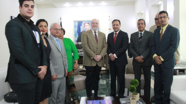 En la reunión entre el ministro de Cultura, Pedro Vergés y el alcalde, Abel Martínez, estuvieron presentes Cayo Claudio Espinal,  viceministro de Creatividad y Participación Popular; Juan Morales, viceministro de Descentralización y Coordinación Territorial; Altagracia Fernández, directora General de Provincias; Patricia Mora, directora de Comunicaciones y Audiovisuales; Máximo Vega, director regional de Cultura, Bray Vargas, director cultural de la alcaldía de Santiago y Reinaldo Peguero, representante del Plan Estratégico  de Santiago. 