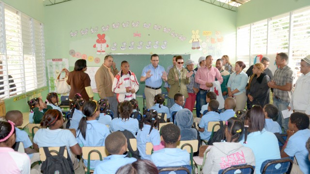 NAVARRO CON MAESTROS Y ESTUDIANTES