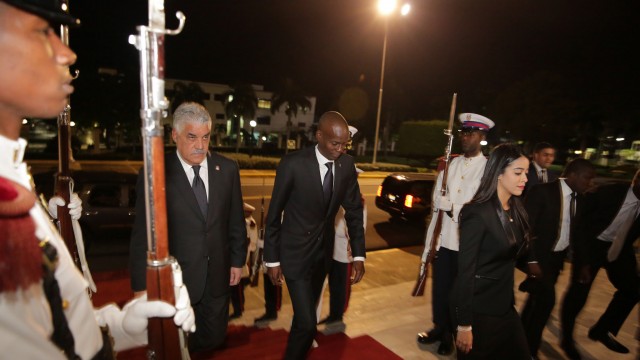 El presidente electo de Haití es recibido por el canciller Miguel Vargas.