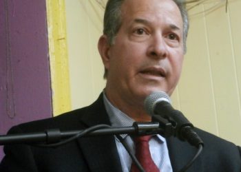 Luis Toral Córdova, dirigente político.