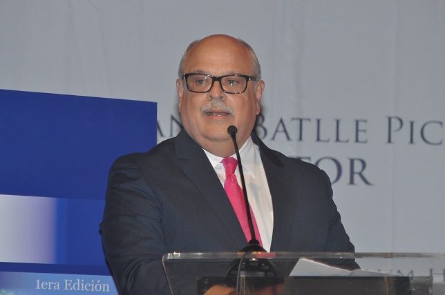 Juan Francisco Batlle Pichardo, autor del manual.