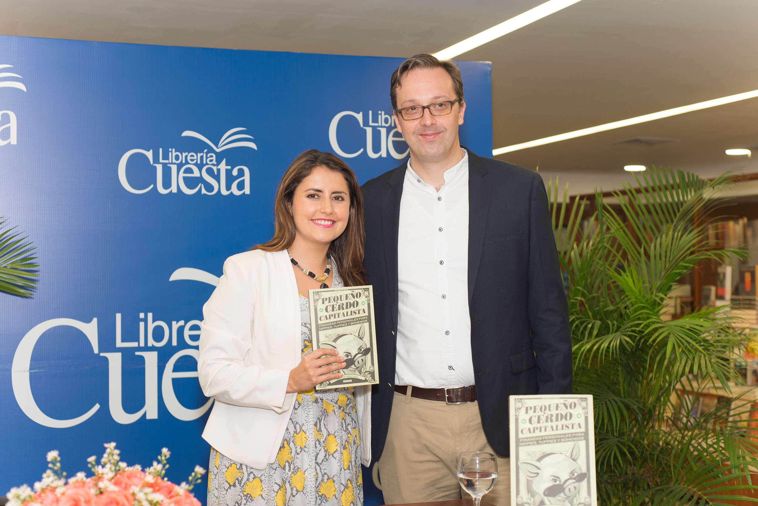 Escritora mexicana comparte con lectores en Librería Cuesta -  DiarioDigitalRD