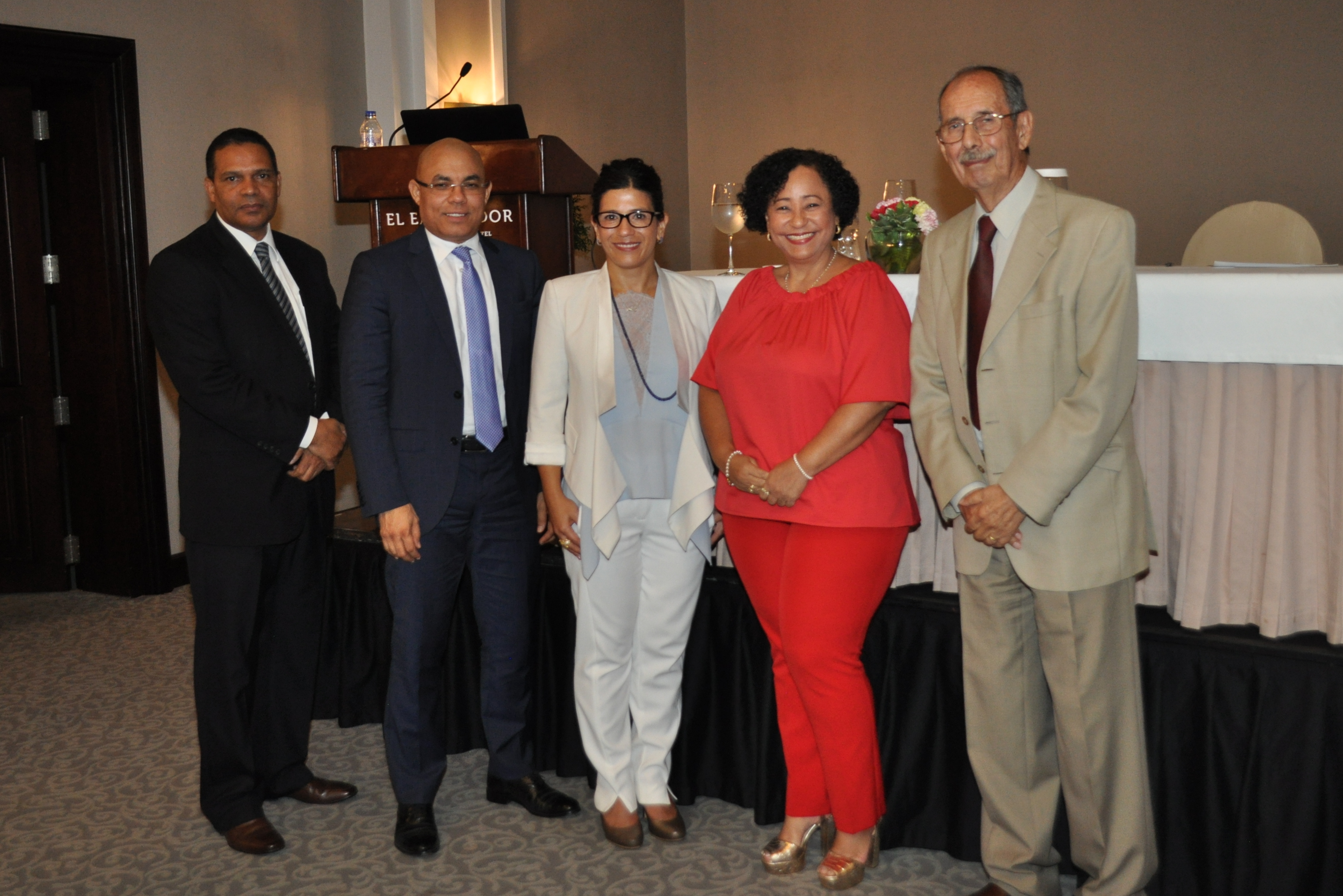 José Mordán, Cristóbal Rodríguez, Mónica Roa, Yildalina Tatem Brache y Anibal Faundes.