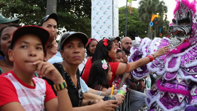 Colorido y creatividad se manifiestan en desfile Carnaval Dominicano Colorido y creatividad se manifiestan en desfile Carnaval Dominicano